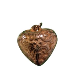 Tooled puff heart pendant‎